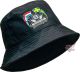 Bucket hat met de tekst 'V8' in een stoer ontwerp, ideaal voor autoliefhebbers en trucker fans. TRUCK-SHOP.NL