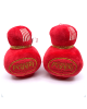 Grote rode pluche dobbelstenen van 15 cm, retro auto-accessoire van Poppy Grace Mate®.
