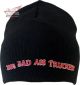 100% Bad Ass Trucker Beanie Hat, met opvallend logo, gemaakt van 100% acryl, voor een stoere uitstraling.
